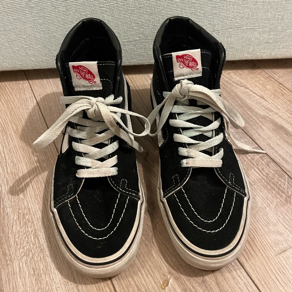 Vans Filmore high top skate shoes.